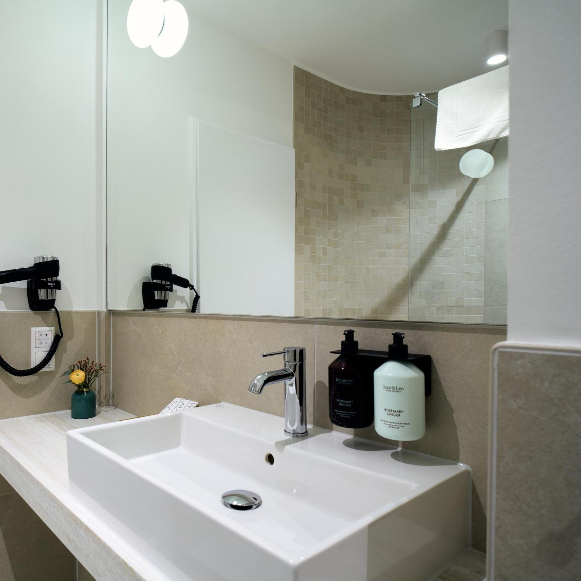 Engbert Hotel 4*